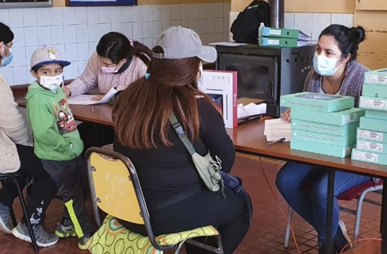 Más de 4.000 computadores, tablets y chips han sido entregados a estudiantes de Coihueco