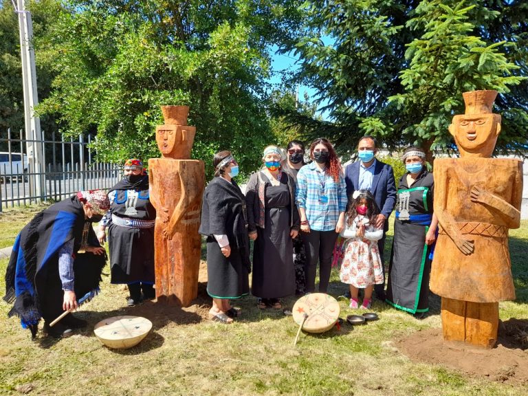 Asociaciones indígenas de Coihueco celebran instalación de chemamulles en el Cesfam Luis Montecinos
