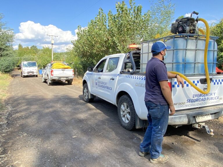 Municipio distribuye agua ante emergencia en Copihual