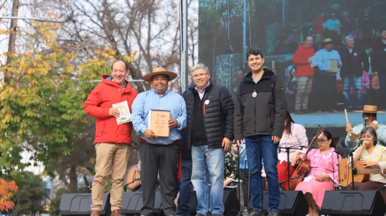 Municipio y Conjunto Folclórico Peñihuén lanzan el disco “Canto de Coihue 2”